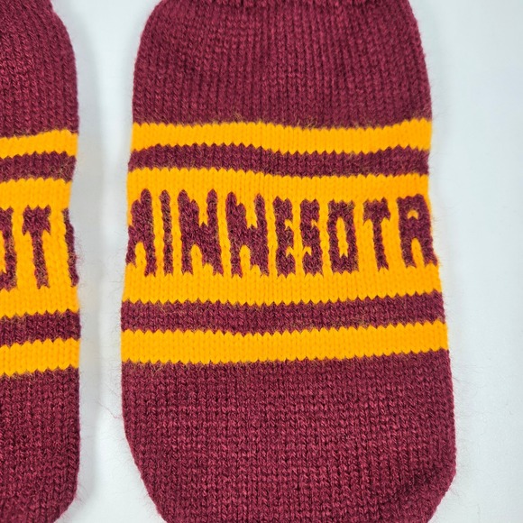 Minnesota Gophers Knit Mittens Maroon Gold Gear Collage Hockey Football Unisex - Picture 3 of 6